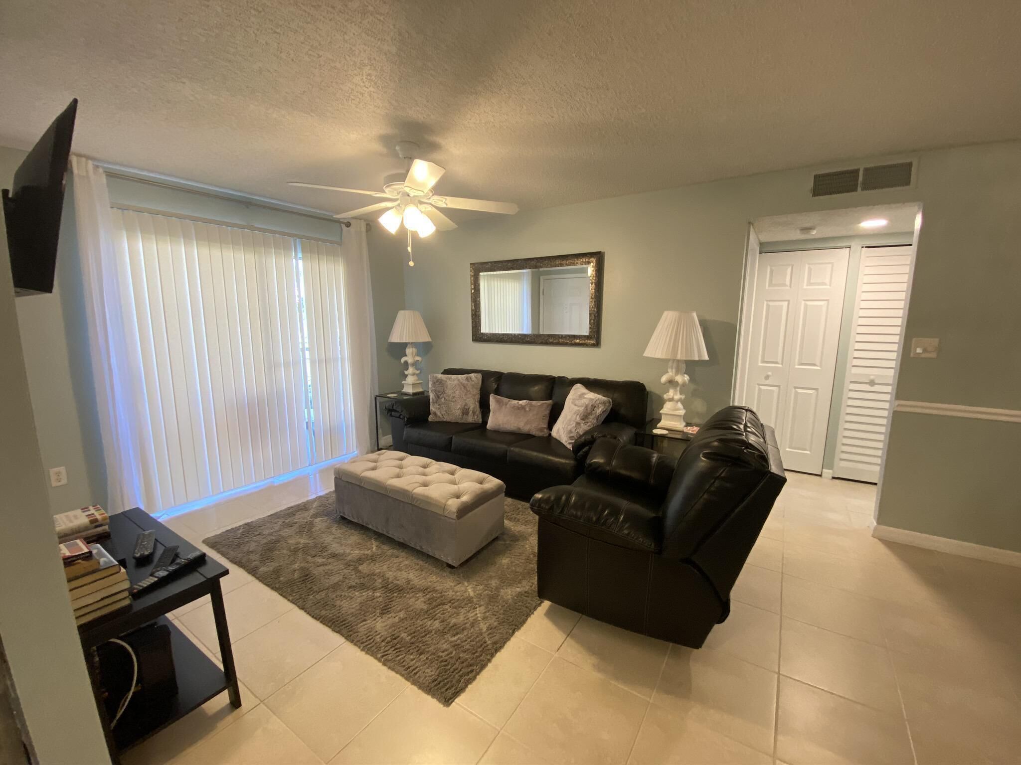 Frente Al Agua - 1 Dormitorio Con Den Y 1 Baño - Riverview, FL