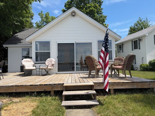 Diamond Lake Island Cabin  