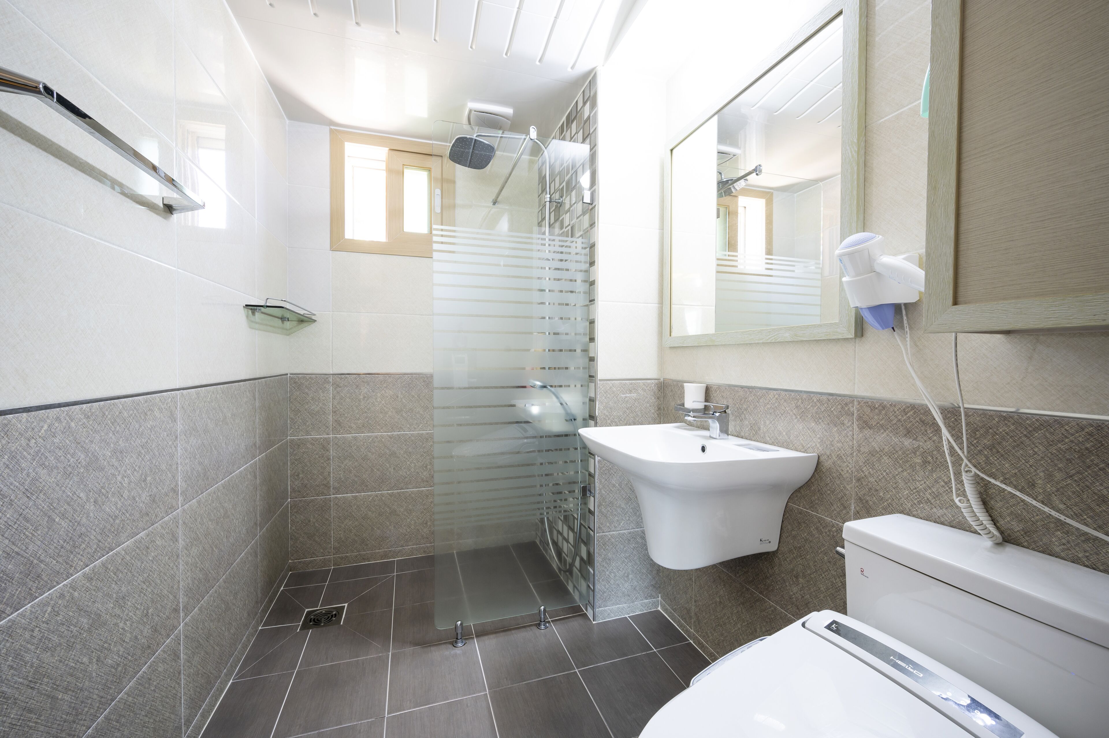 99sqm, Type A, 1st Floor (base occupancy 3, pay onsite 20000 KRW per extra person) | Bathroom