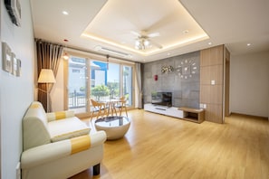 99sqm, Type A, 1st Floor (base occupancy 3, pay onsite 20000 KRW per extra person) | Living area | 48-inch flat-screen TV with cable channels, TV - Jeju Blue & Sea (Seogwipo)