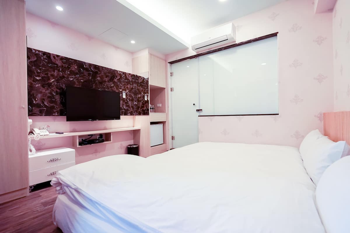Chambre Triple Confort, plusieurs lits | Bureau, rideaux occultants, Wi-Fi gratuit, draps fournis