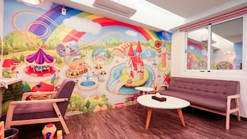 Family Quadruple Room | Desk, blackout drapes, WiFi (free), bed sheets