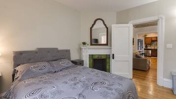 5 bedrooms, in-room safe, desk, iron/ironing board