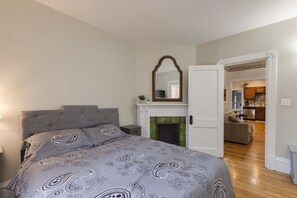 5 bedrooms, in-room safe, desk, iron/ironing board