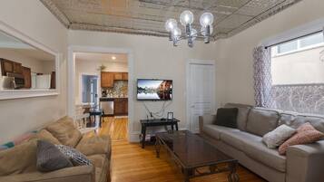 TV connectée, jeux vidéo, lecteur de DVD, livres