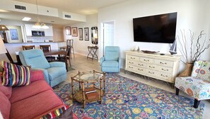 Smart TV, lettore DVD, tavolo da calcetto, tavolo da ping pong