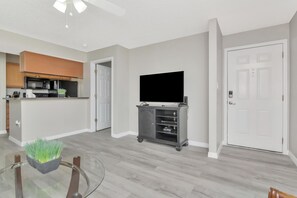 Smart TV, DVD player