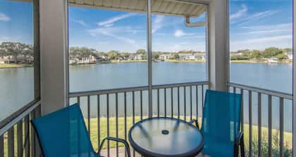 Lake Front - Corner Unit - 2 Bedroom 2 Bath