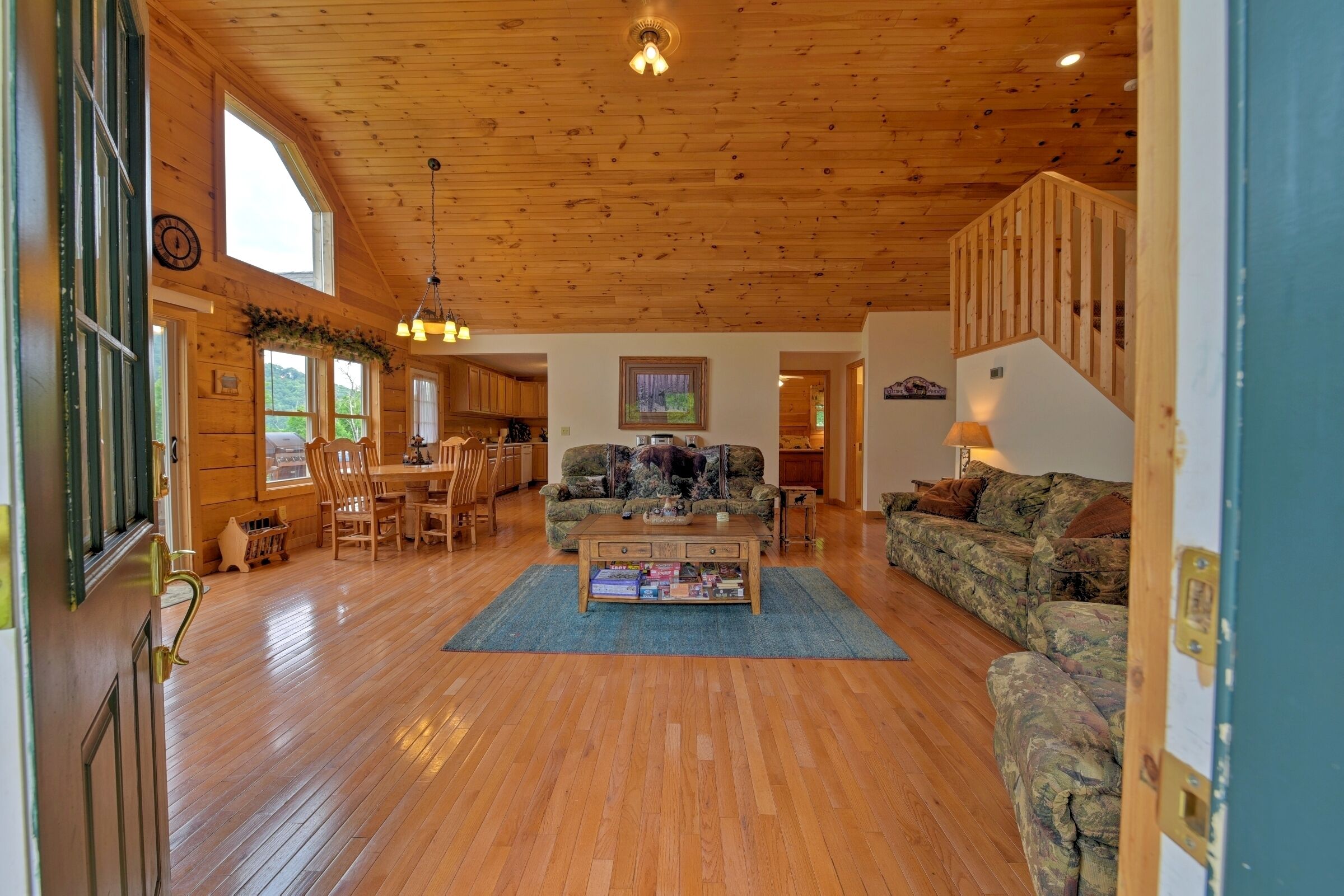Pet-friendly Modern Cabin W/ Hot Tub, Mountain Views + Biltmore Pass - Maggie Valley, NC