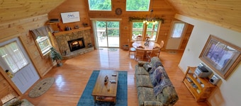 Pet-Friendly Modern Cabin w/ Hot Tub, Mountain Views + Biltmore Pass