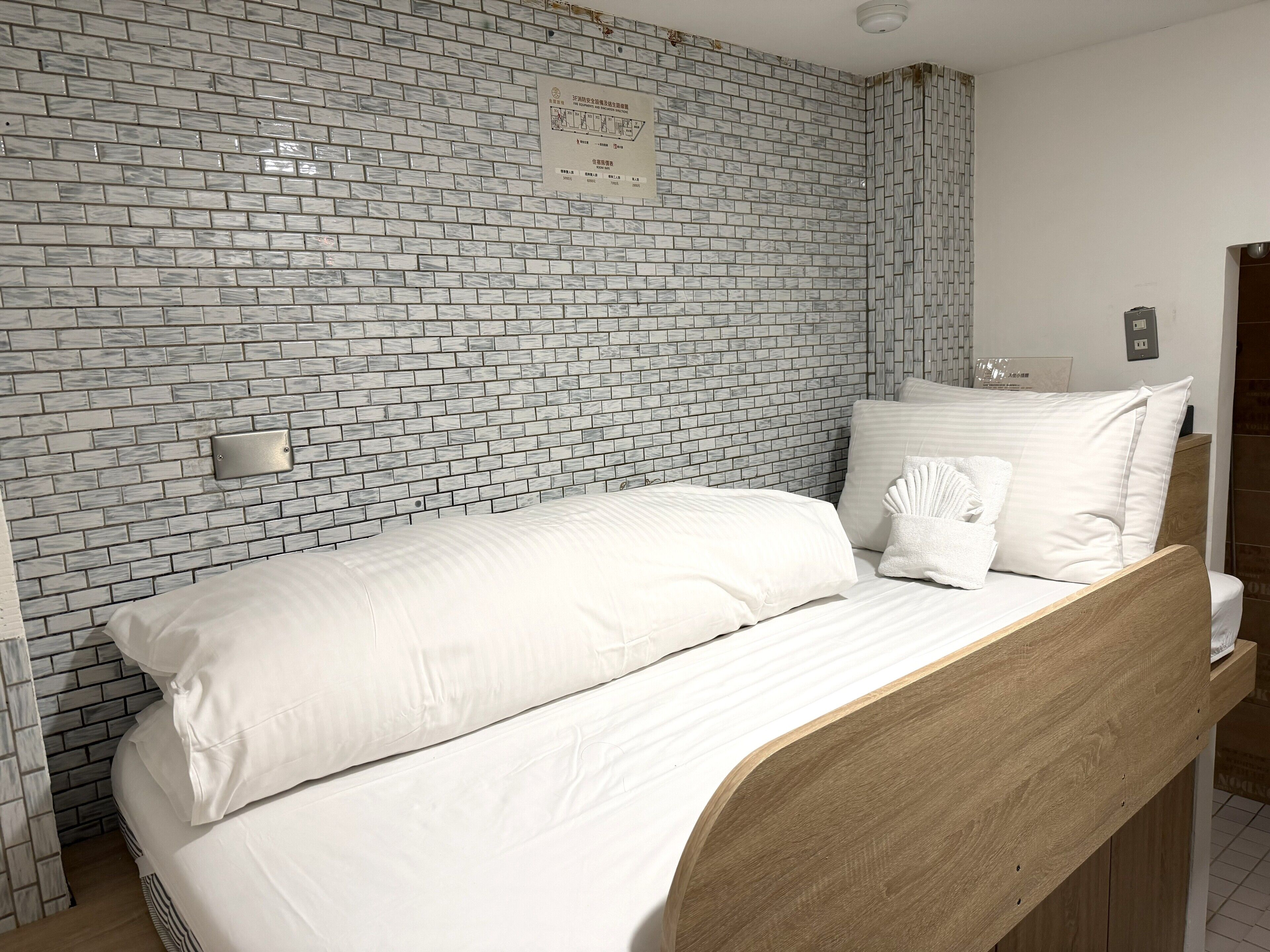 Basic Single Room | Down comforters, desk, free WiFi, bed sheets