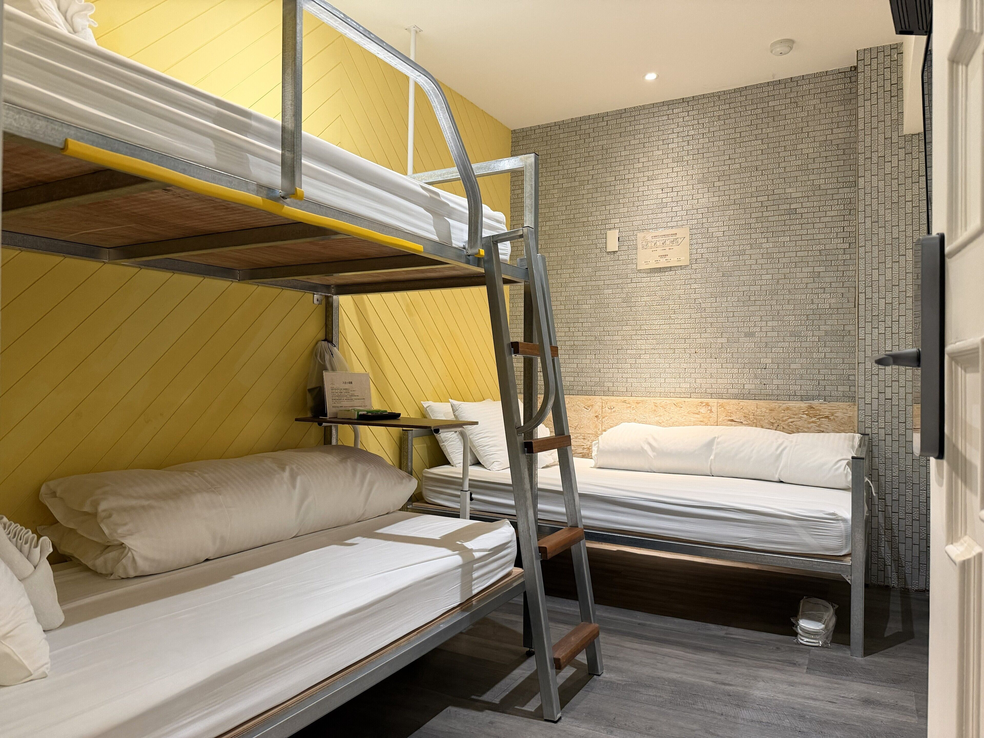 Standard Triple Room | Down comforters, desk, free WiFi, bed sheets