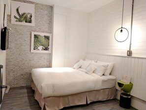 Classic Double Room, 1 Double Bed | Down comforters, free WiFi, bed sheets - KingWow (Tainan)