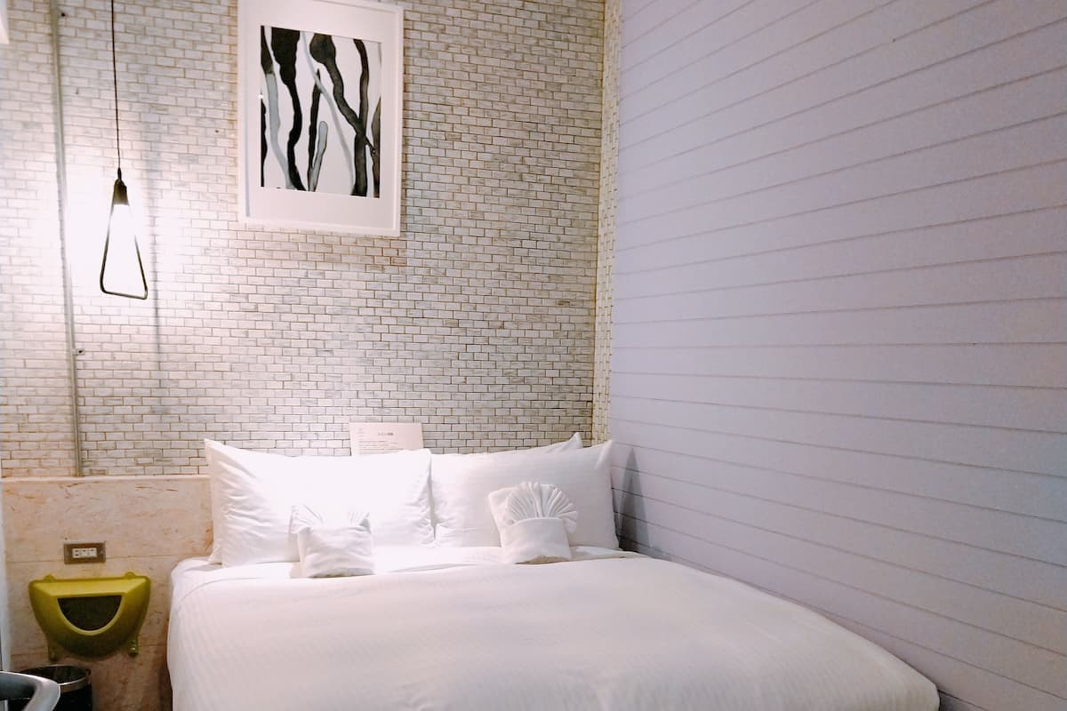 Quarto casal standard, 1 cama de casal | Edredons de pluma, escrivaninha, Wi-Fi de cortesia, roupa de cama