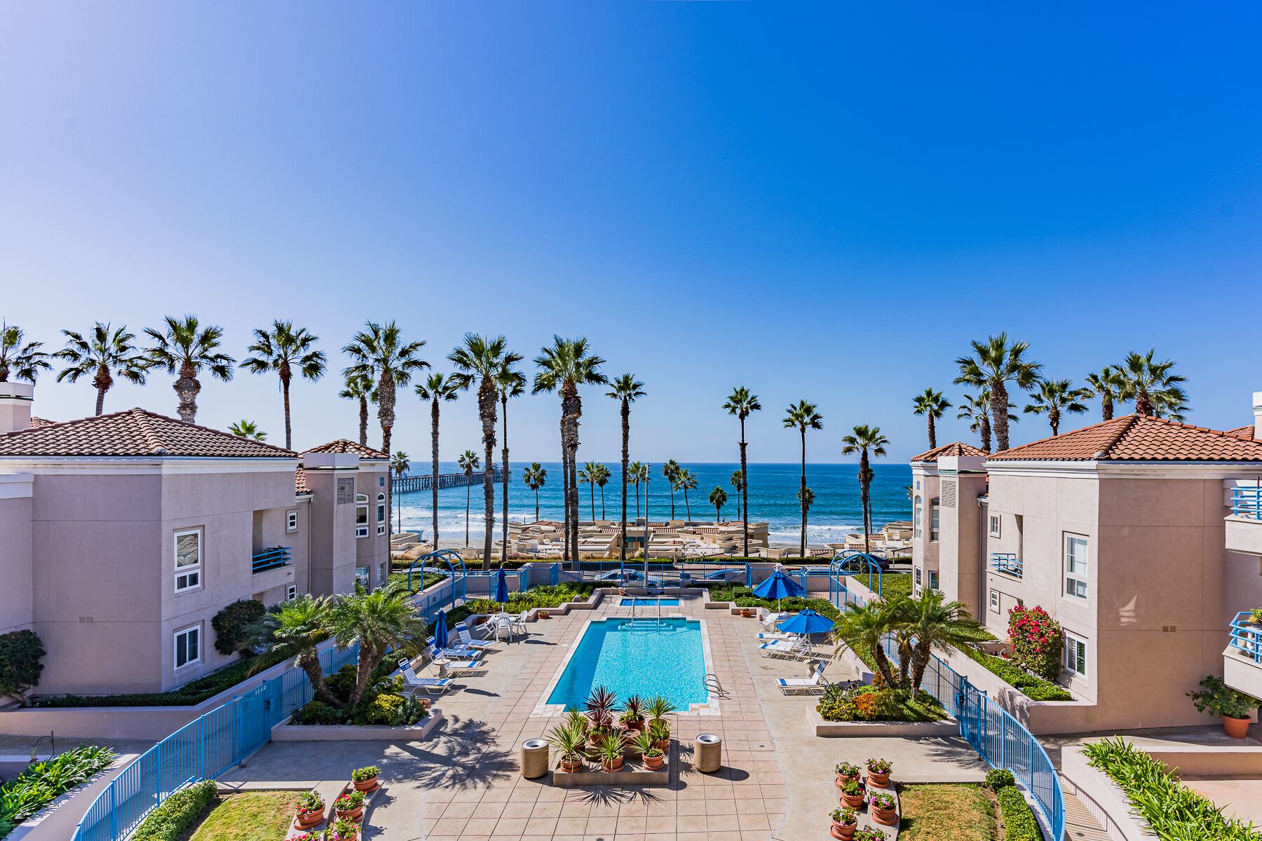 Ocean Front Condo With Pool and Jacuzzi!!!