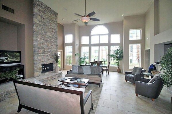 TV, DVD player, books - 2 BR, Ground Floor Condo. Ocean & beach directly across the street (Galveston)