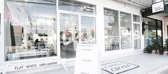 Flat White Cafe x Poshtel