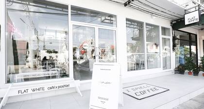 Flat White Cafe x Poshtel