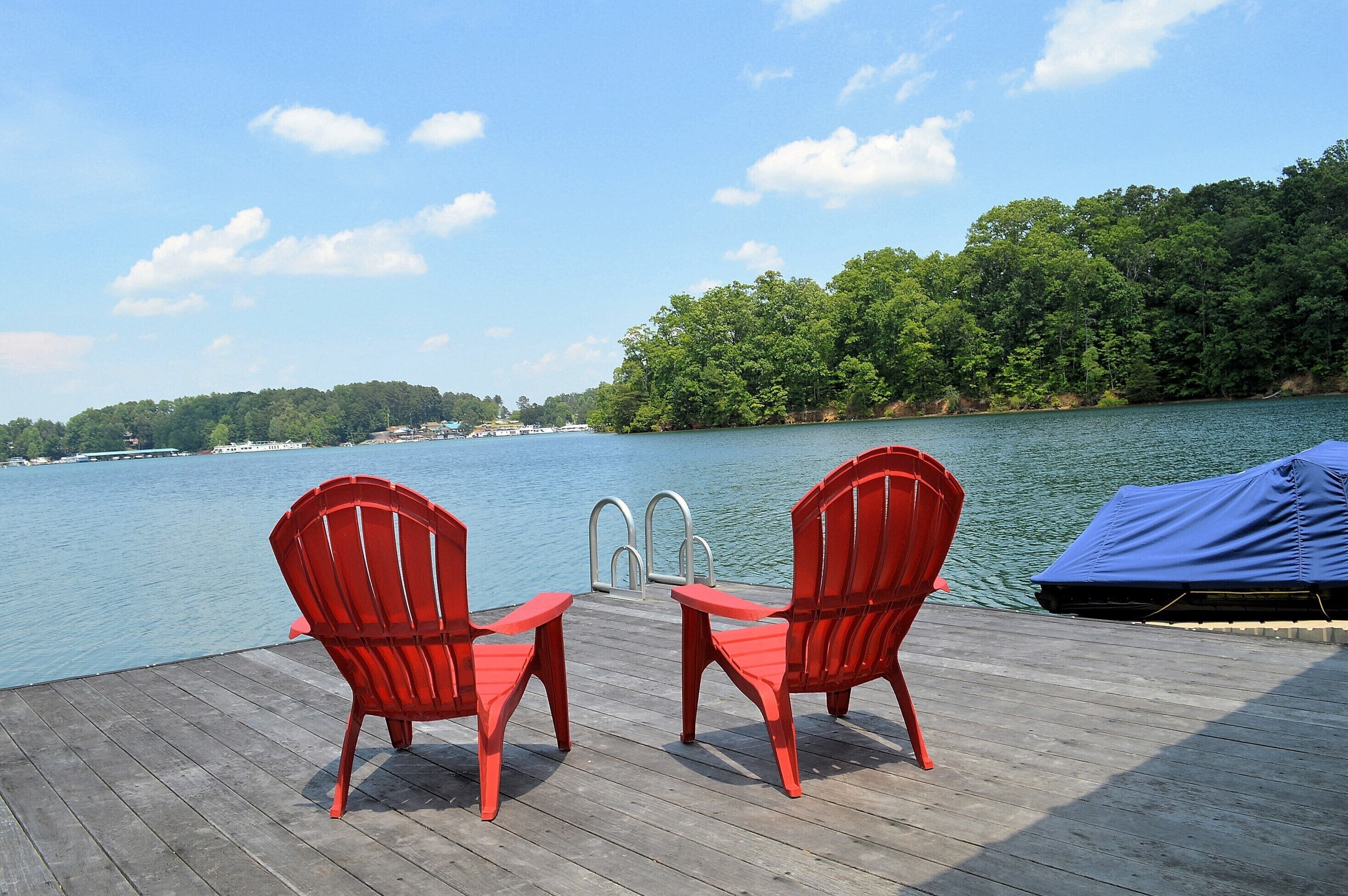 Comfortably Designed Lake Keowee Waterfront, Minutes to Clemson- In Seneca