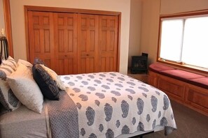 4 bedrooms, iron/ironing board, travel cot, free WiFi