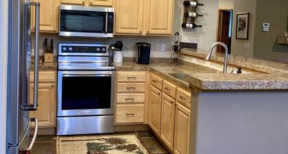 Beautiful Mountain Views - Luxury Riverside Townhome - Private Hot Tub - WIFI