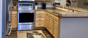 Beautiful Mountain Views - Luxury Riverside Townhome - Private Hot Tub - WIFI