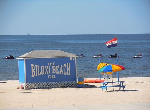 1st Flr Condo Steps from Beach. Near  Keesler & Casinos