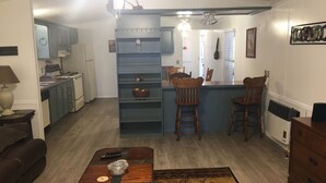 A compact living space with a kitchen, dining area, and a small bar. - WW, Kentucky Lake, Bass Fish, Nashville, MEMPHIS, Birdsong Marina, Paris Landing (Camden)