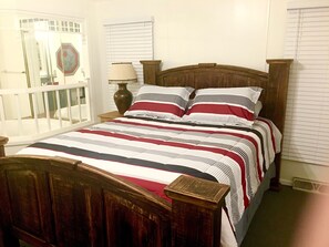 3 bedrooms, iron/ironing board, internet, bed sheets