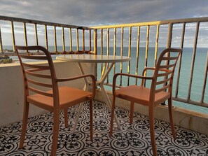 Unclassified image, 4 of 14, button