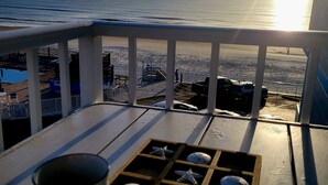 Property grounds - Salty Kisses OCEANFRONT Daytona Beach studio condo (Daytona Beach)