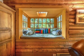 Interior - Baja Norte - Hot Tub! Cozy Log Cabin, Perfect Hood River Getaway! (Hood River)