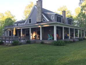 Exterior - Beautiful Lake House, 6 BR, 5 BA, 3500 SF, private beach, wrap around porch. (Fort Erie)