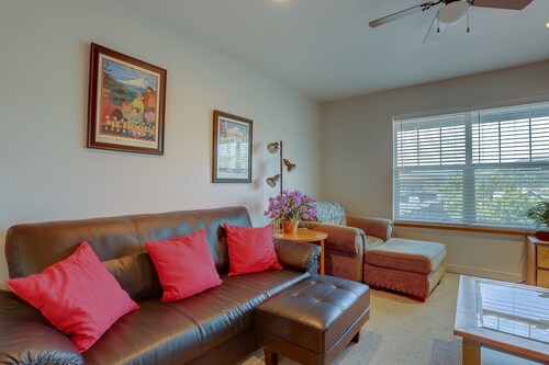 13 Lodge - Beautiful Condo, River Views, Steps to Downtown, Heart of Hood River