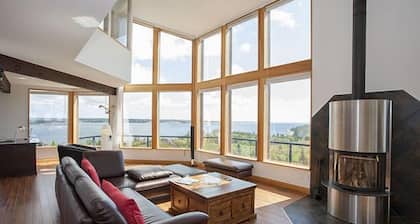 Oceanview 5 bdrm, 3 bath with Stunning Views near Peggy's Cove, East Dover