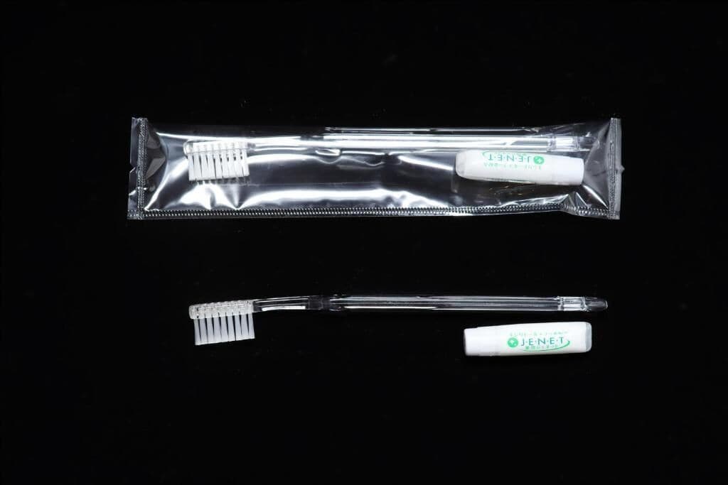 combined shower/bathtub, free toiletries, hair dryer, slippers