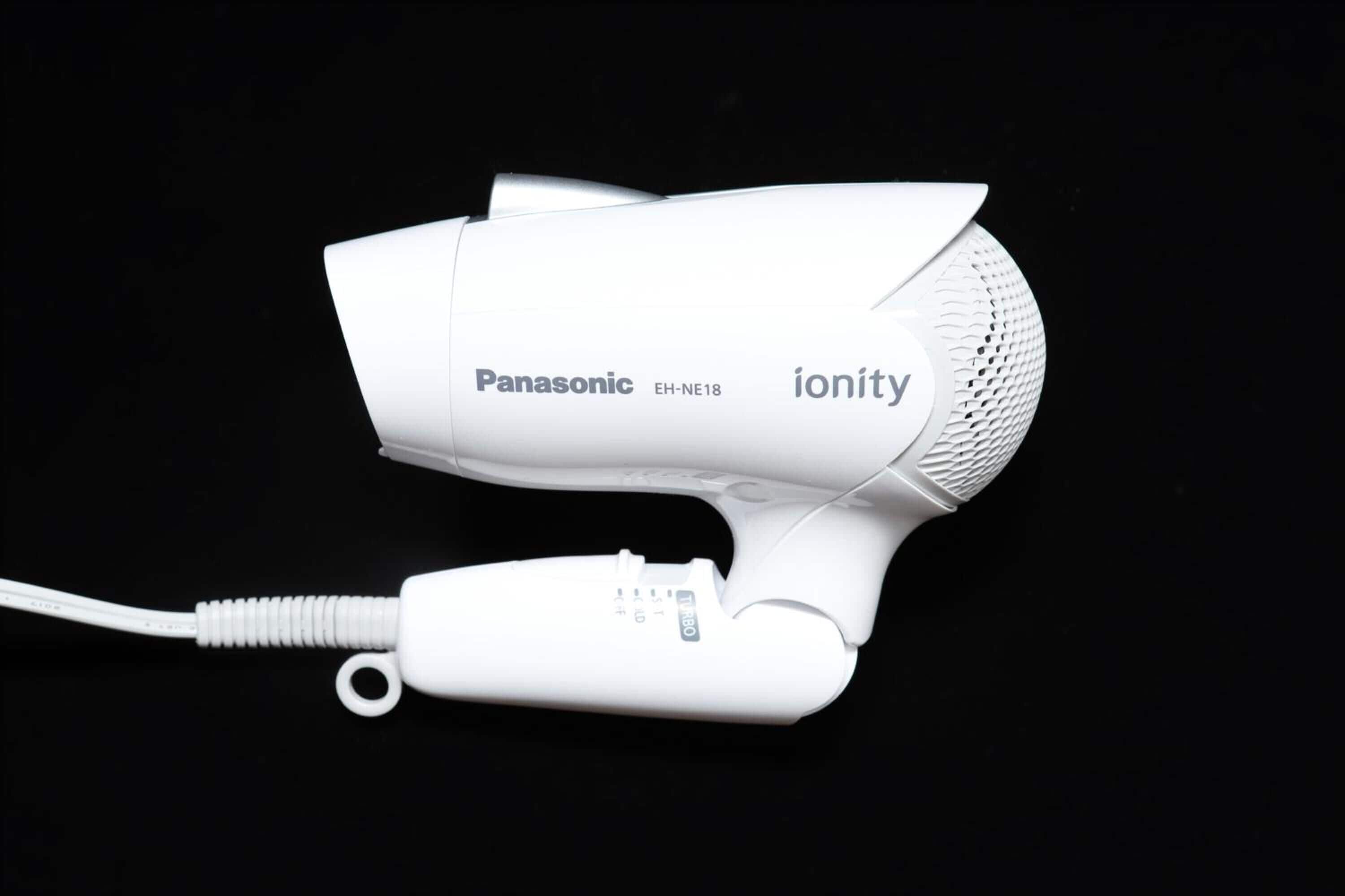 combined shower/bathtub, free toiletries, hair dryer, slippers