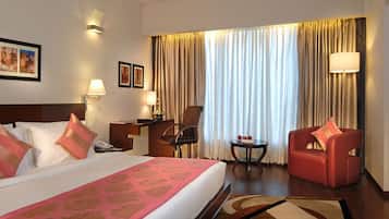 Deluxe Room, Smoking | Premium bedding, minibar, in-room safe, desk