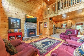 Smart TV, caminetto, videogiochi, lettore DVD