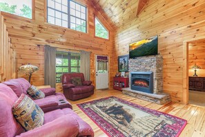 Smart TV, fireplace, video games, DVD player - Making Memories-Theater Room, Pool Table, Arcade, Bear Wood Carvings, Hot Tub (Sevierville)