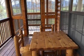 Outdoor dining - Making Memories-Theater Room, Pool Table, Arcade, Bear Wood Carvings, Hot Tub (Sevierville)