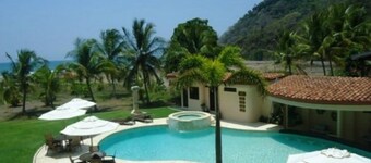 Luxury Oceanfront Apartment 3BR/2BA in Jaco!