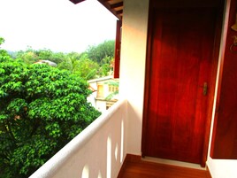 Deluxe Double Room, 1 Double Bed, Shared Bathroom, Garden View | Balcony