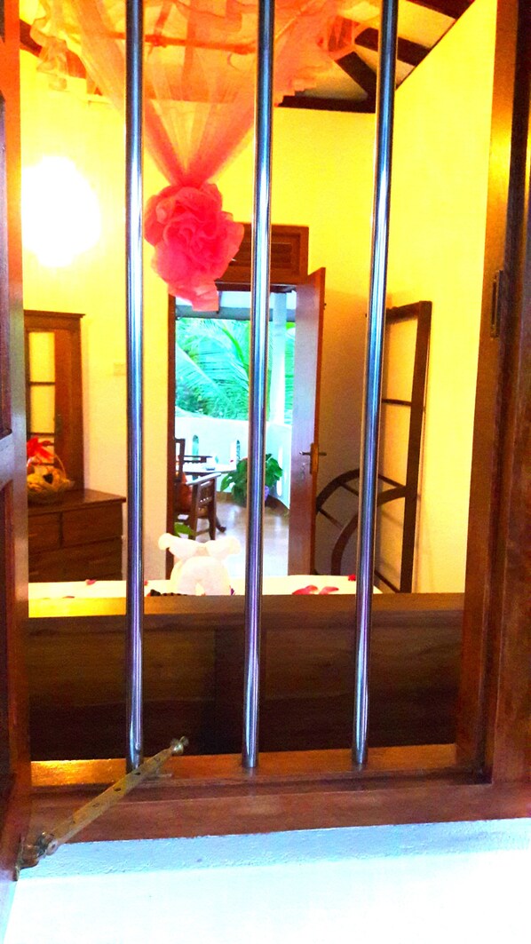 Quarto casal standard, 1 cama de casal, banheiro compartilhado, vista para o jardim | Vista do quarto