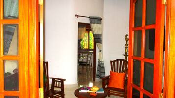 Coin salon dans le hall