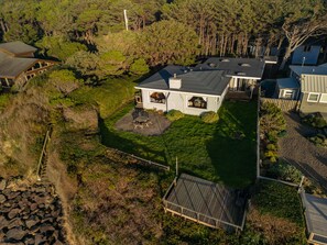 Exterior - Beachfront Charmer - Ocean Front (Yachats)
