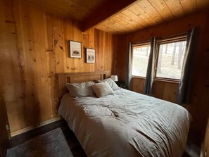 3 عدّة غرف نوم ومكواة/لوح كي وواي فاي مجانًا وملاءات أسرّة