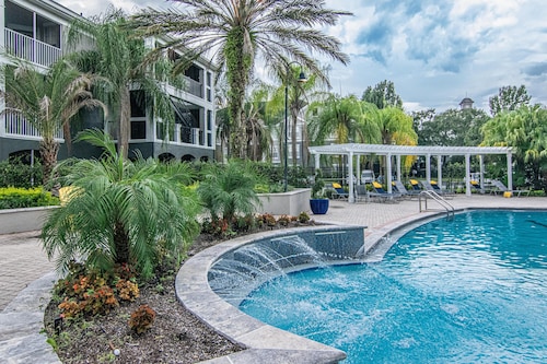 2nd Floor Corner Unit - 2 bedroom 2 bath in Tampa, FL