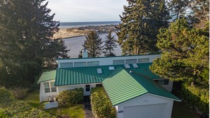Exterior - Ocean 2 Bay - Ocean/Bay View (Waldport)