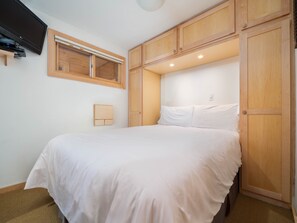 1 soverom, strykejern/-brett, wi-fi (inkludert) og sengetøy